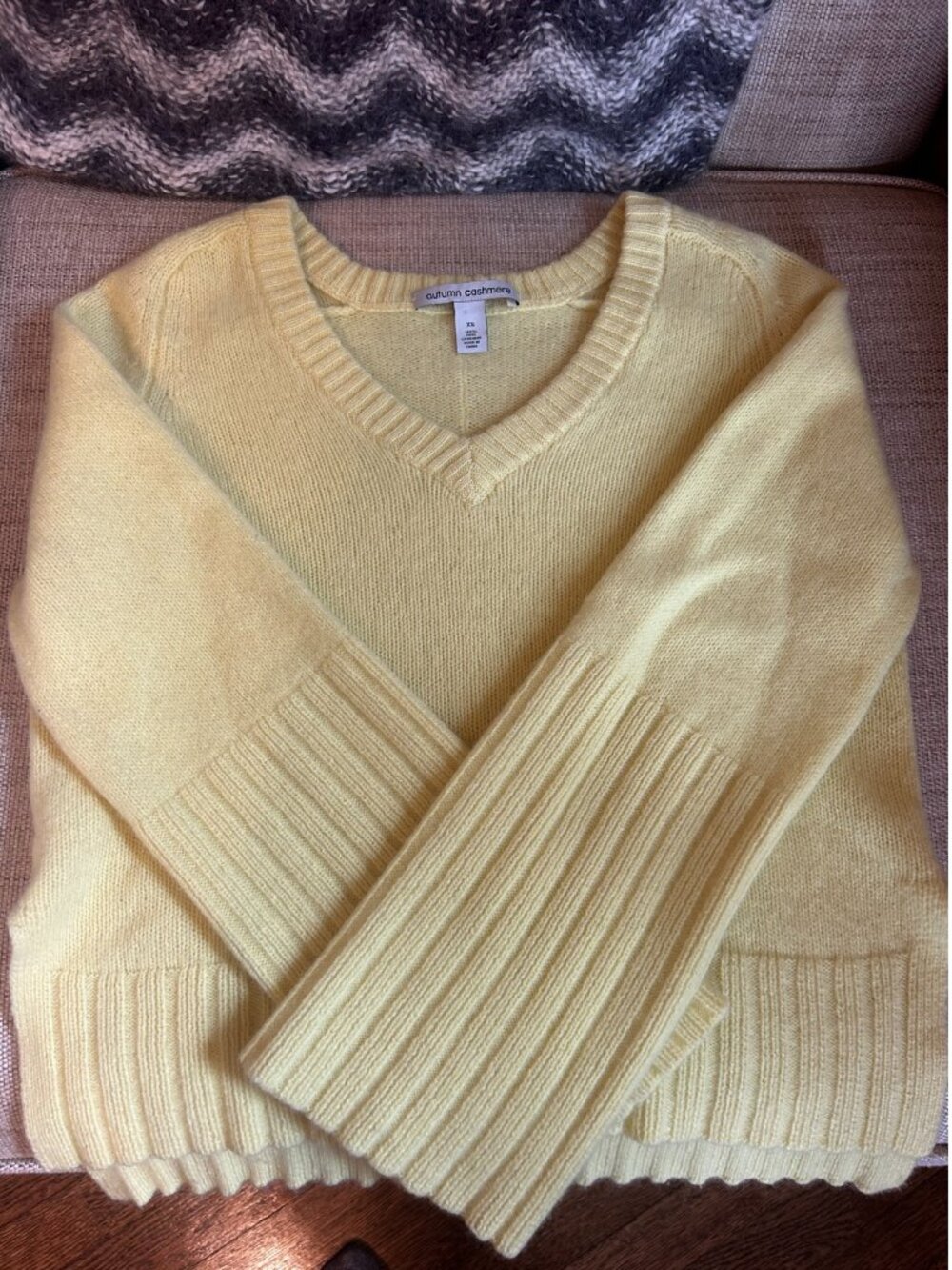 Autumn Cashmere 100% Cashmere V-Neck Ribbed Sweater Yellow XS - Picture 4 of 11